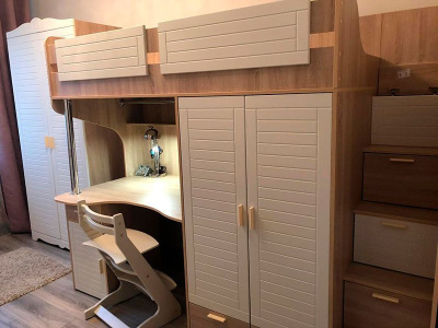 КРОВАТЬ - ЧЕРДАК С РАБОЧЕЙ ЗОНОЙ МОЯ КРОВАТЬ - 1 (С ПУФОМ)